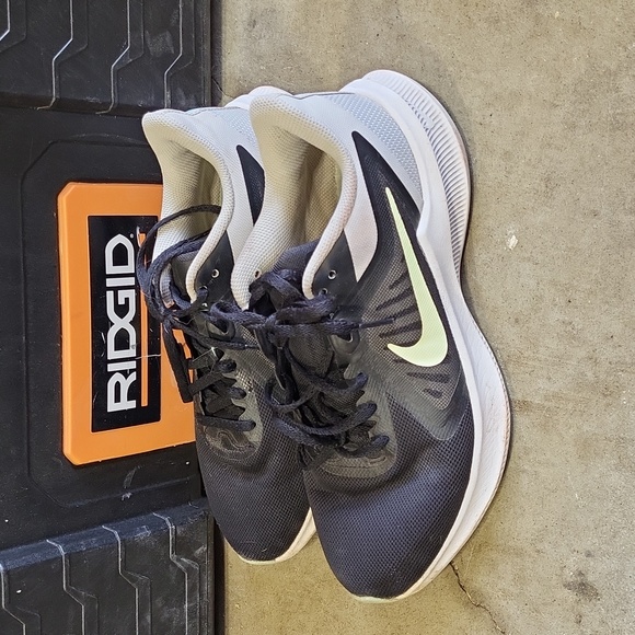 Nike Downshifter 10 Running Shoes - Picture 3 of 5